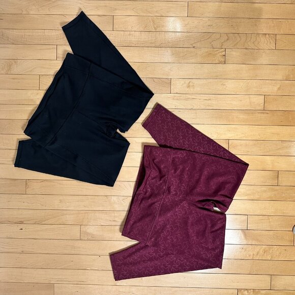 Set of TWO GAP FIT Eclipse Leggings Pants Size Medium Maroon Stars Back - Picture 10 of 10
